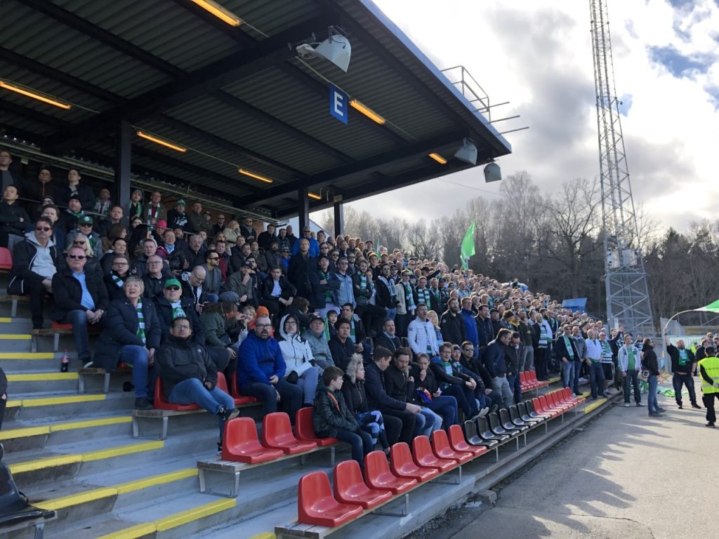 Gronvita Dromstarten Infor Fantastiska Supportrar De Bar Fram